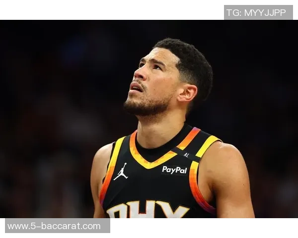 杰伦格林展现魅力穿搭太阳城市版球衣尽显时尚风采