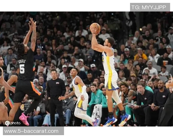 无奈之战库里22投12中三分7记独砍35分却难救勇士于水深火热之中