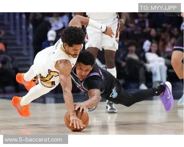 鲍威尔自嘲年纪大队友称叔叔实际上与年轻球员仅差一岁